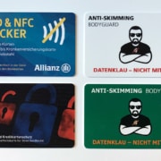 RFID Blocker / NFC Blocker / Schutzkarte: Gestalten Sie Ihre RFID Blocker Karten mit Ihrem Wunschmotiv, mit oder ohne Personalisierung für aufmerksamkeitsstarken Schutz im Geldbeutel.